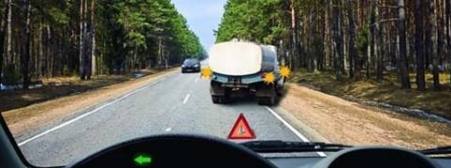Do we have to give way to the driver of the oncoming car in this situation?