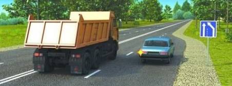 Which of the vehicle driver should give way?