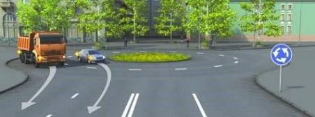 Which driver violates the traffic rules by leaving the intersection with roundabout traffic?