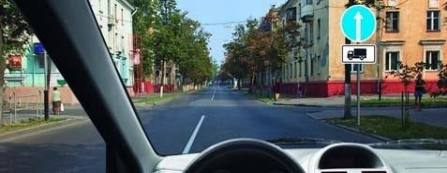 In what direction can you continue driving at the mentioned intersection, if you are driving a truck with a maximum permissible weight of 3 tons?