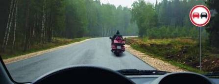 Is it allowed to overtake in this situation?