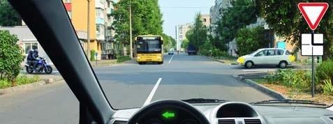 The driver of the vehicle entering the intersection equipped with a roundabout marked "Roundabout traffic"