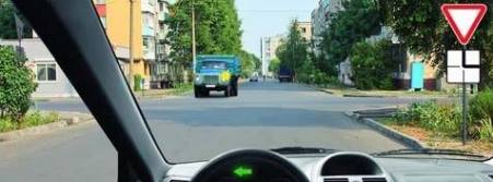 In this situation can the driver, make a left turn